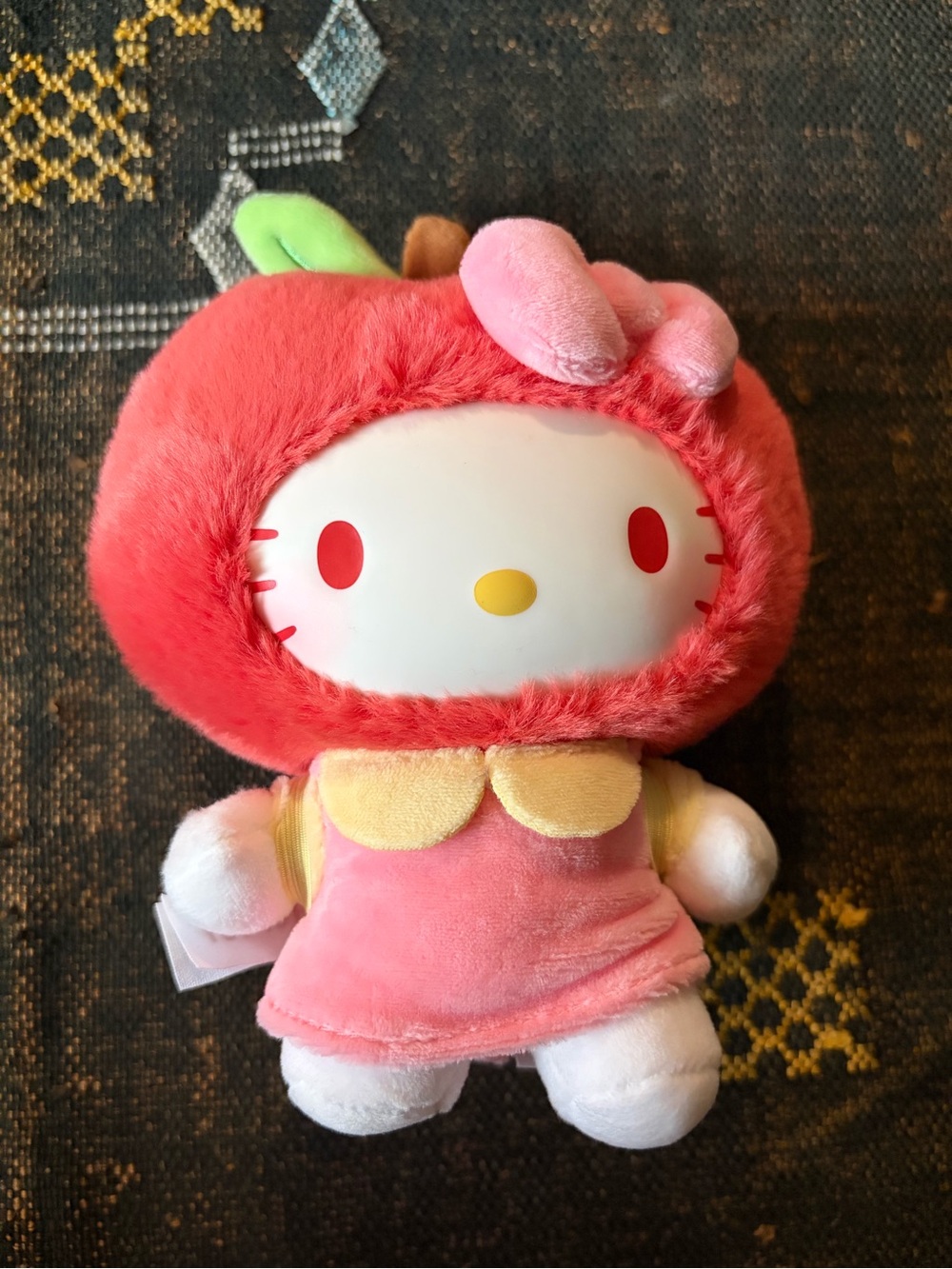 Top Toy Hello Kitty Fruity Paradise vinyl plush pendant series in Crispy Apple